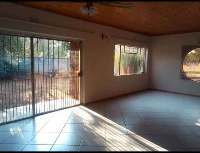 4 BEDROOM HOUSE FOR SALE IN VANDERBIJLPARK SE 3